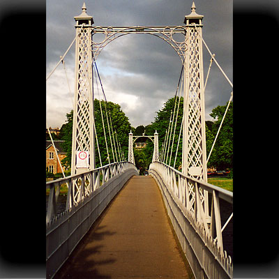 Brücke über den River Ness Brücke über den River Ness