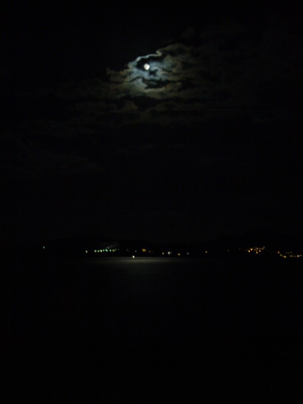 Mond über der Bucht