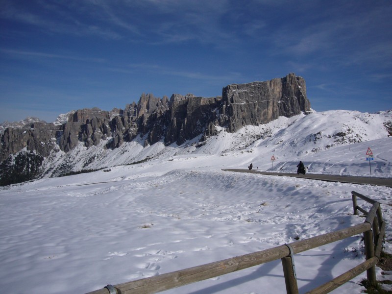 Schnee am Giau - nix wie runter